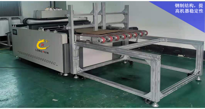 紙箱流水線無版印刷機(jī)采用全鋼制結(jié)構(gòu)，提高機(jī)器穩(wěn)定性。